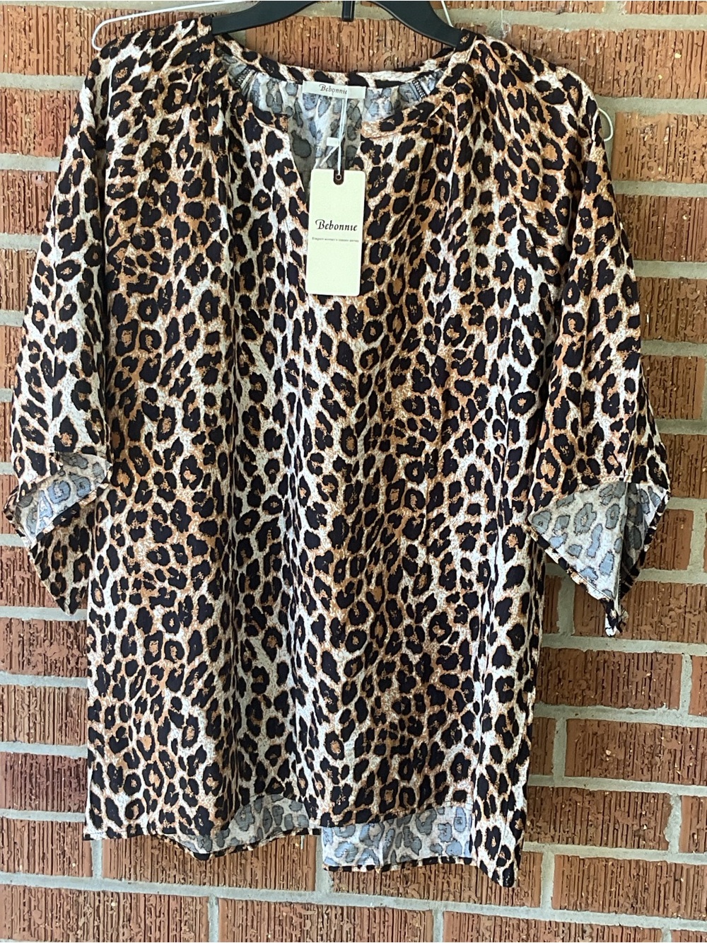NWT,:BEBONNIE Leopard Print Women's Top V-NECK LIGHTWEIGHT SZ.L.44x28